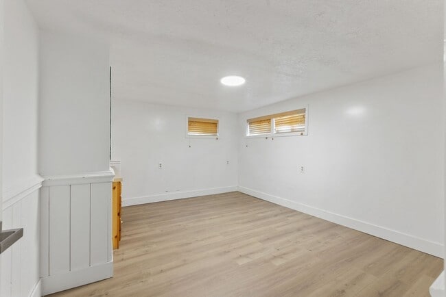 Building Photo - 4 BED 2.5 BATH HOME IN REXBURG