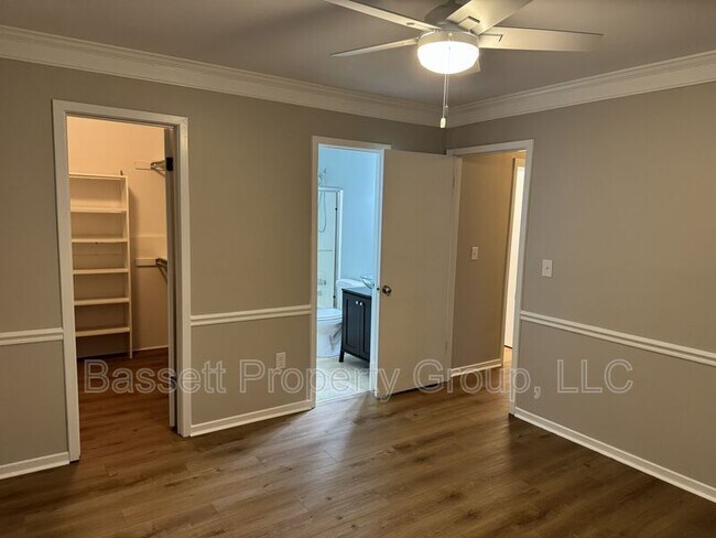 Building Photo - 1739 River Front Dr