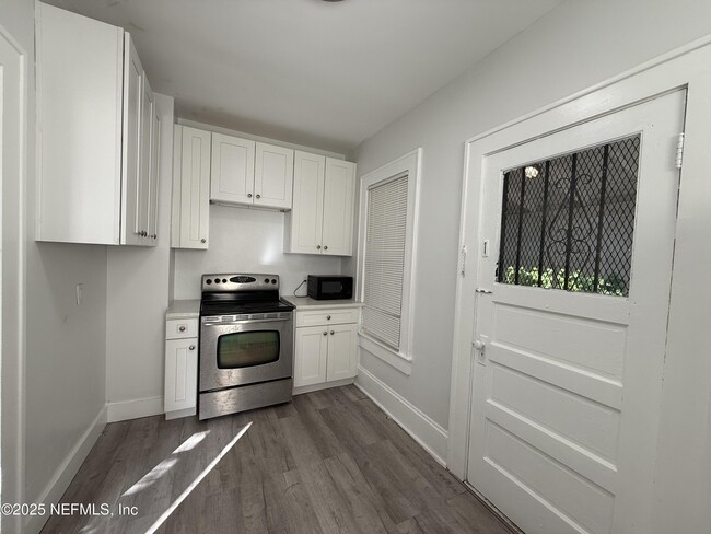 Building Photo - 1268 Kennard St