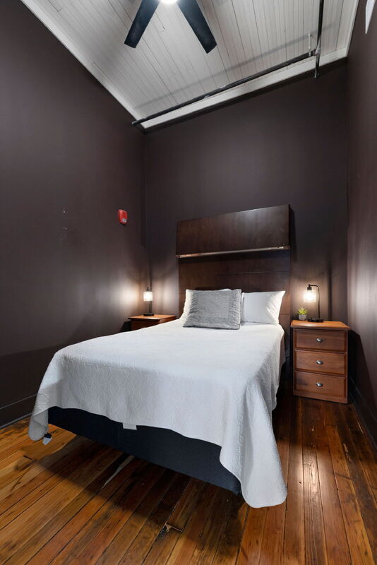 Building Photo - 10 W Main St