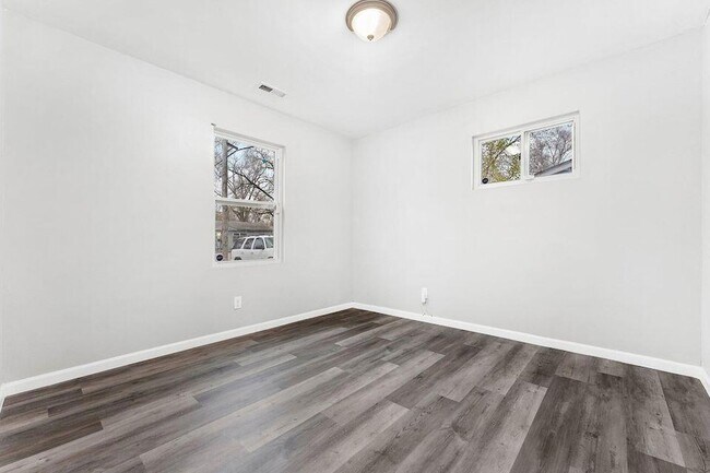 Building Photo - 4138 W 20th Ave