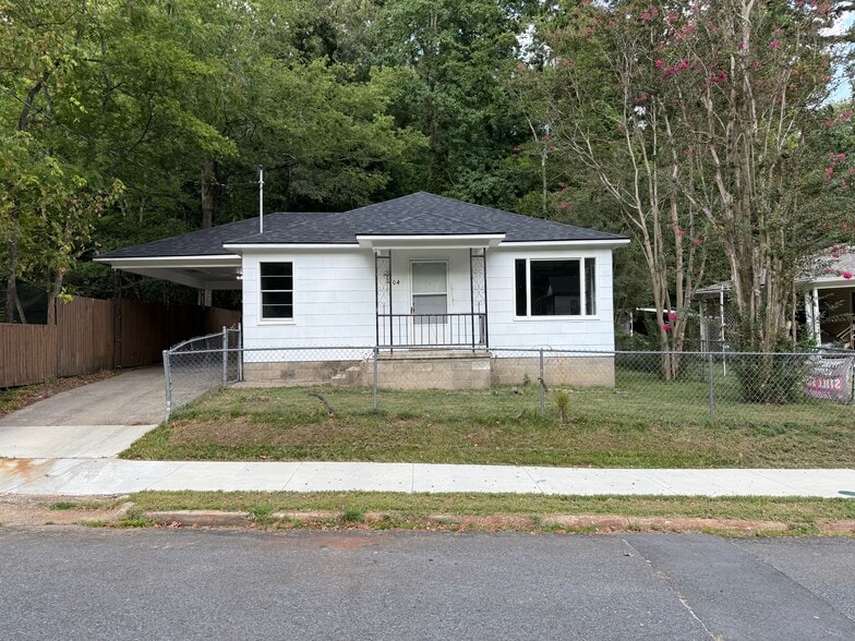Primary Photo - 404 Holly St