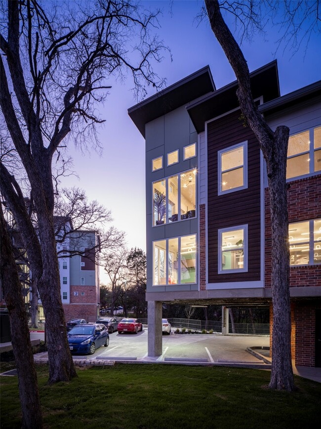 Building Photo - 1800 S I-35 Frontage Rd