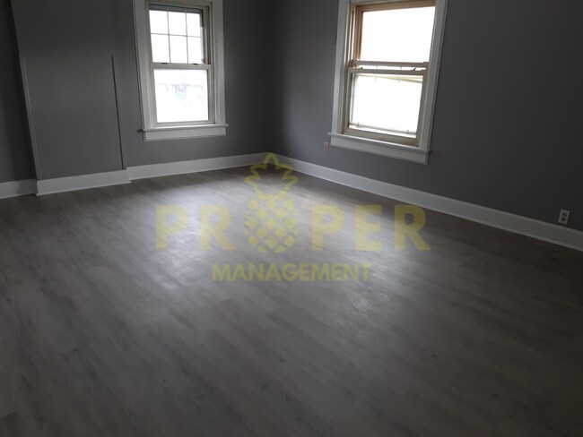 Building Photo - Amazing 4 bedrooms 1.5 bathroom house for ...