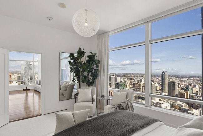 Building Photo - 900 W Olympic Blvd