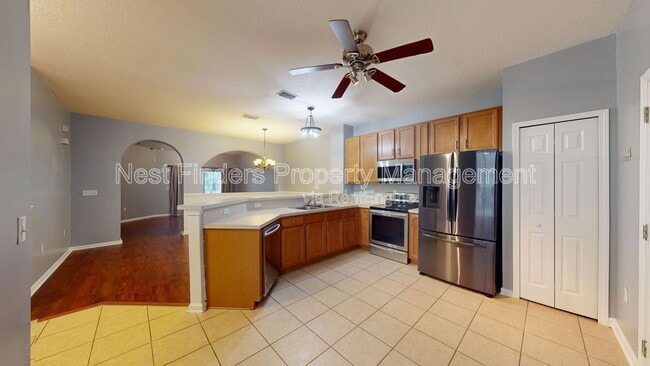 Building Photo - 9744 Summer Grove Way W