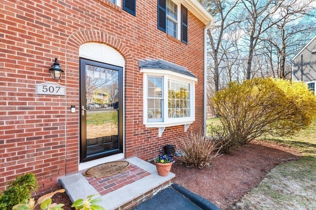 Building Photo - 320 Newbury St