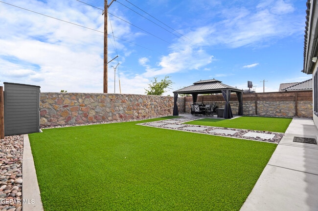 Building Photo - 13920 Loreina Luz Ave