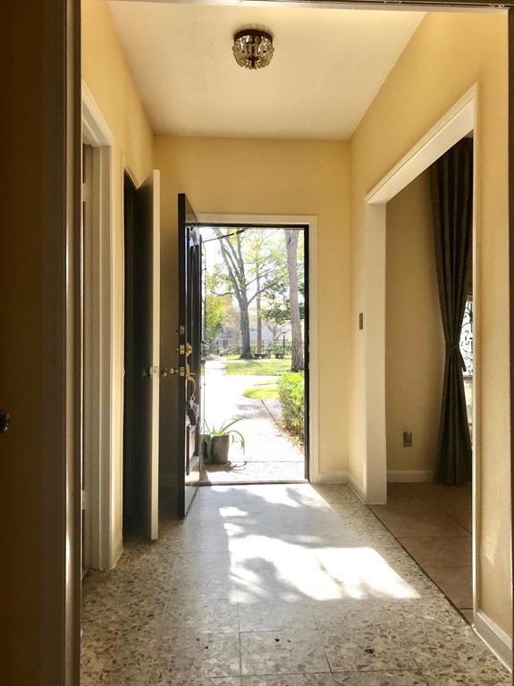 Building Photo - 10728 Briar Forest Dr