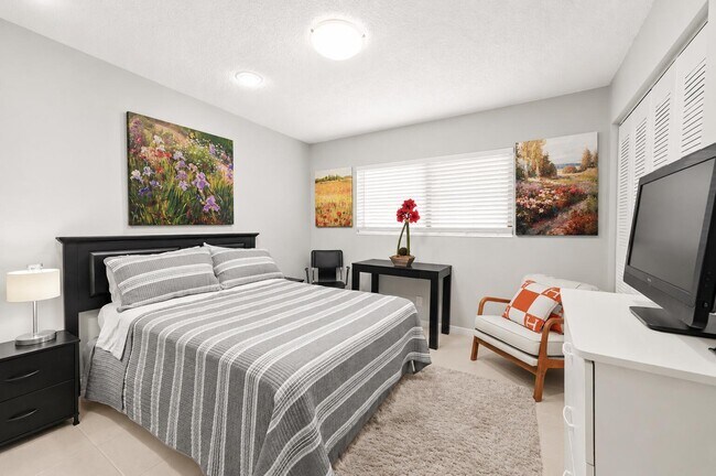 Building Photo - 15234 Lakes of Delray Blvd