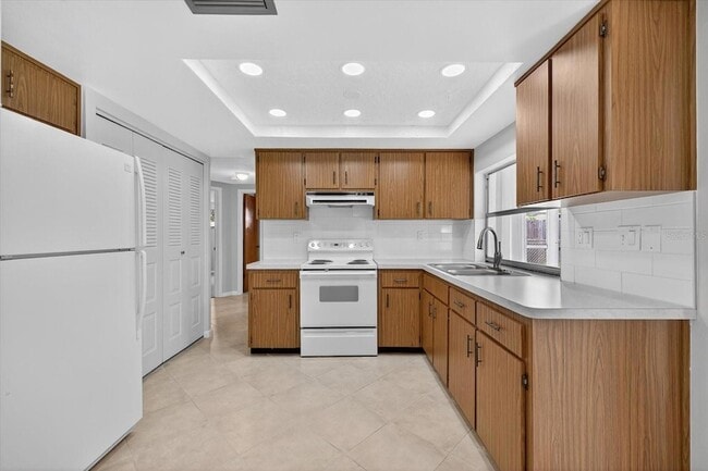 Building Photo - 7725 Summertree Ln