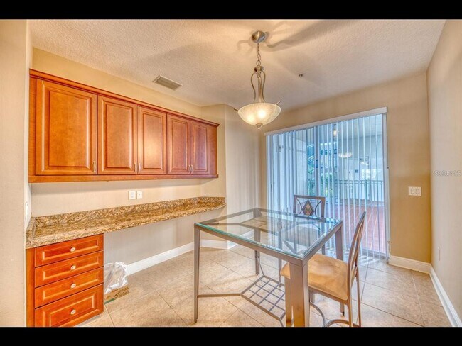 Building Photo - 1042 Bellasol Way