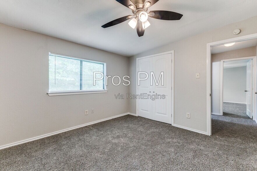Building Photo - 12129 Spring Branch Dr