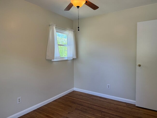 Building Photo - Cute 3 Bedroom, 2 Bath Home Near Asheville Mall