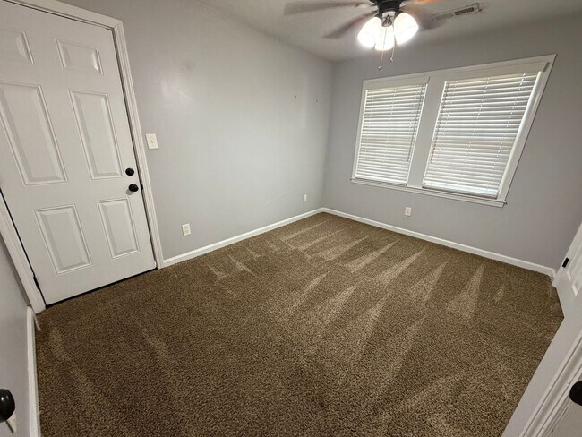 Building Photo - 3 Bedrooms, 1 Bathroom - Home in Celenease! *MOVE-IN SPECIAL!!*
