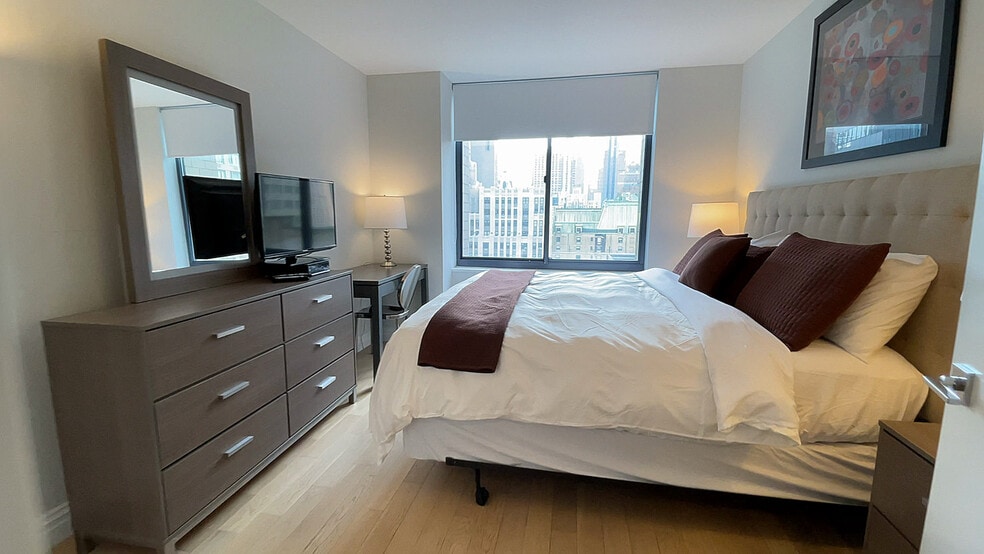 Building Photo - 227 W 48th St