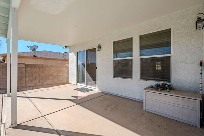 Building Photo - Your Private Oasis Awaits: Spacious 3-Bedr...