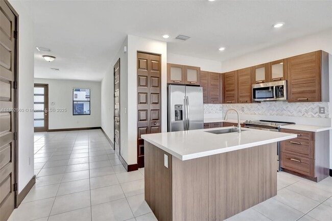 Building Photo - 16011 NW 91st Ct