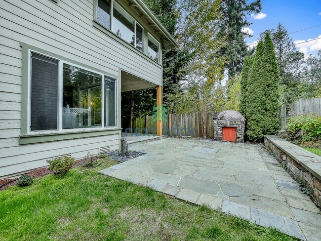 Building Photo - 4 Bed 2.5 Bath Single Family for Rent