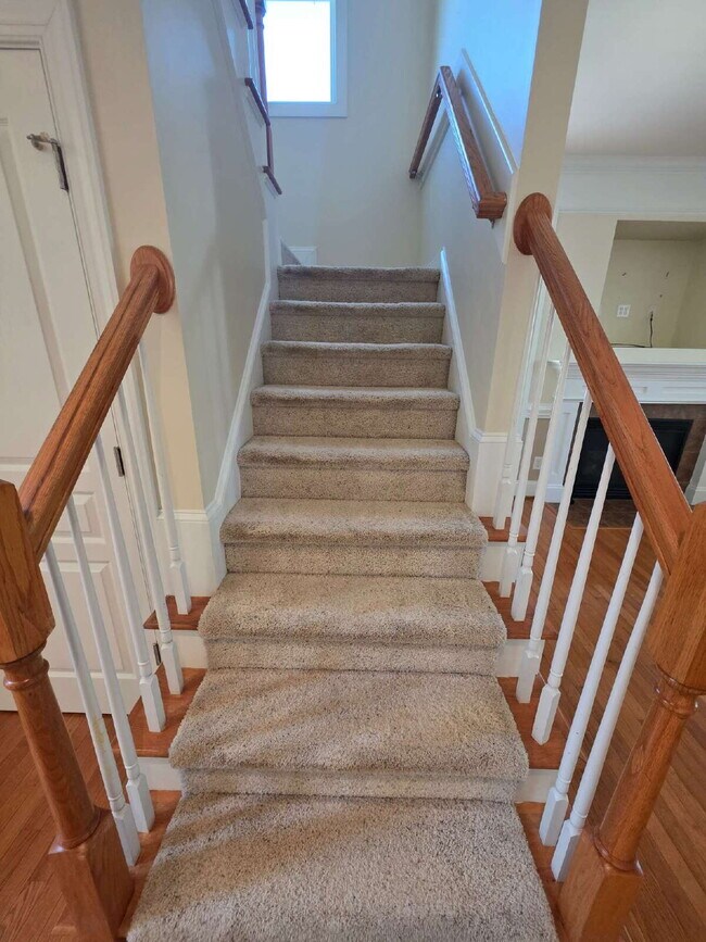 Building Photo - Spacious 4-Bedroom Home for Rent in Kings Grant Fayetteville – 15 Minutes from Fort Bragg