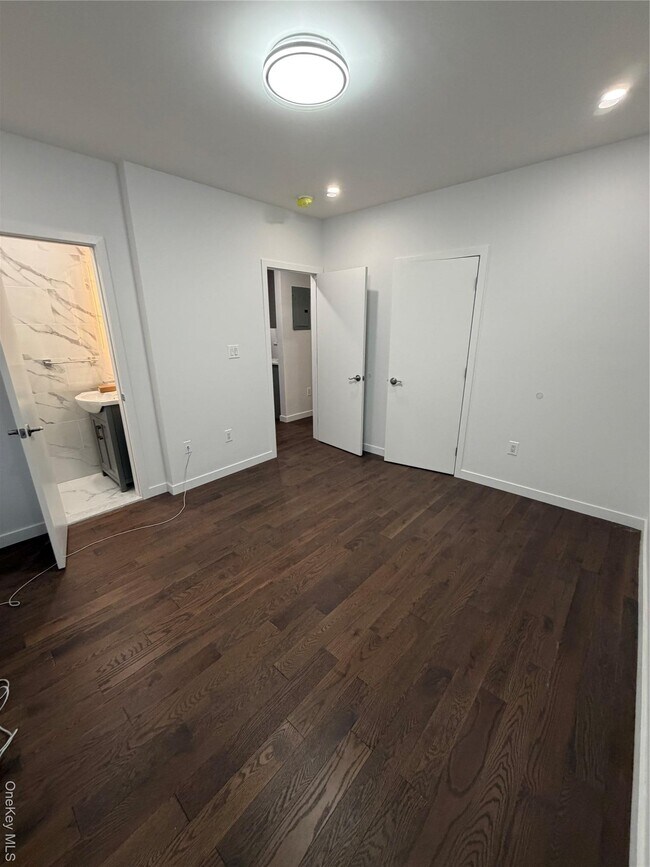 Building Photo - 609 Ovington Ave