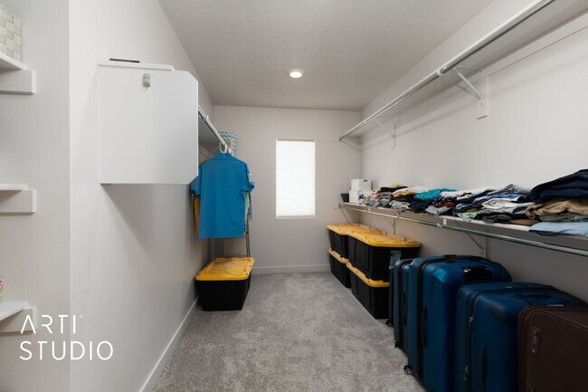 Building Photo - 2577 N Velvet Moon Dr