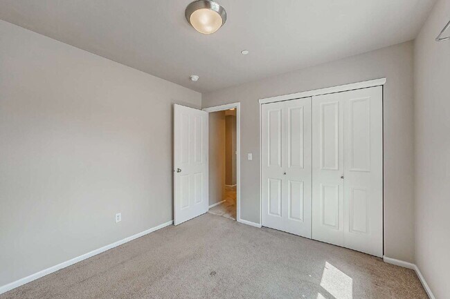 Building Photo - This is a beautiful property in the Savana...