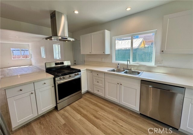Building Photo - 13845 Moorpark St