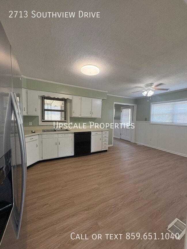 Building Photo - 2713 Southview Dr