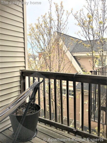 Building Photo - 277 Putnam Ave