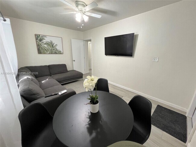 Building Photo - 1317 NW 2nd Ave