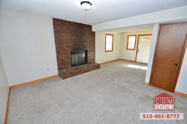 Building Photo - Wonderful Urbandale Home