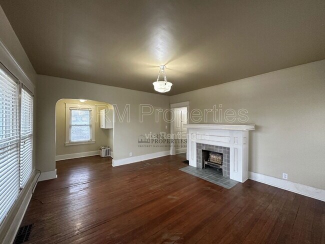 Building Photo - 225 Kingston Rd