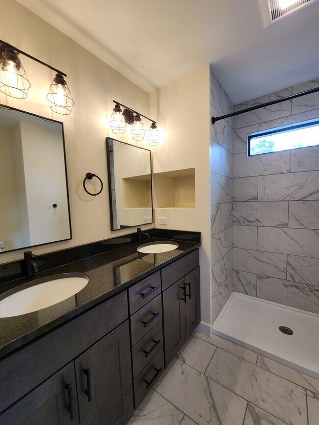 Building Photo - Swannanoa Rental