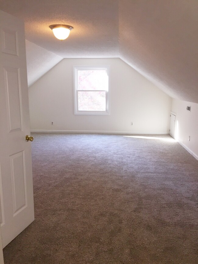 Building Photo - Charming North Asheville Cape Cod