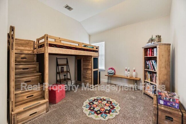 Building Photo - 3625 Funston Dr