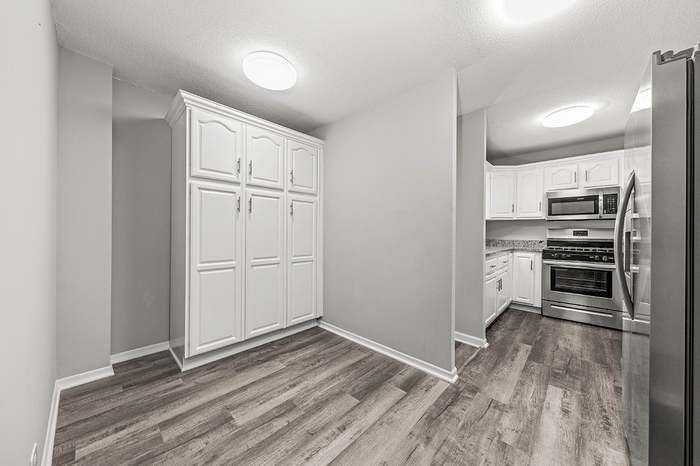 Breakfast Nook - 2201 S Stewart Ave