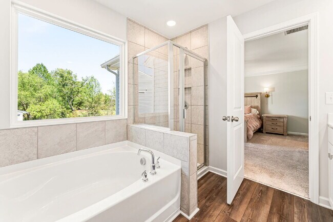 Building Photo - Sleek & Stylish 3 Bed, 2.5 Bath Townhome in Prime Location $2,050/mo rent