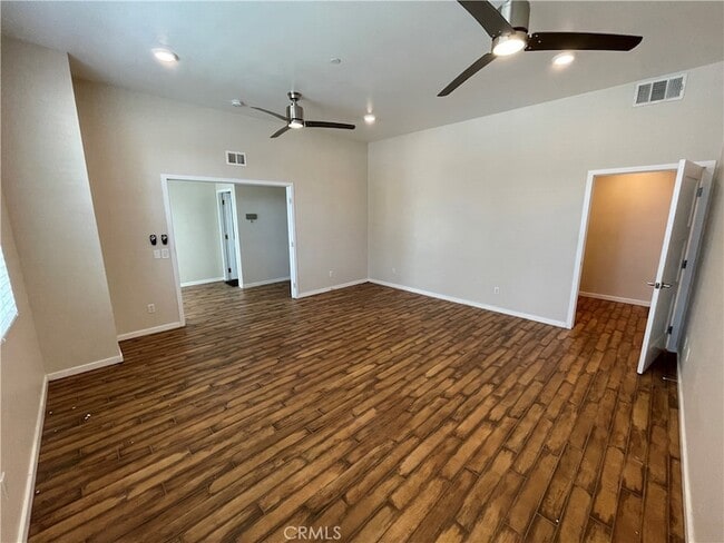 Building Photo - 501 W Maple Ave