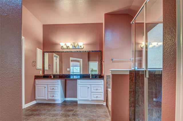 Building Photo - 916 Carlsbad Dr