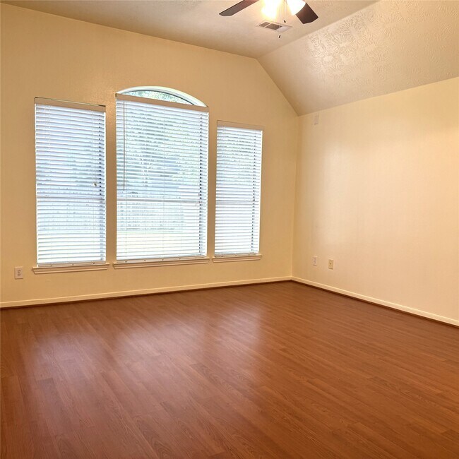 Building Photo - 10023 Hickory Trail Ln
