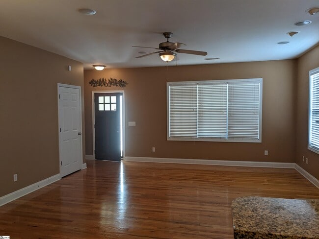 Building Photo - 10 Alex Ct