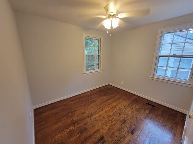Building Photo - 2014 Bluemont Dr