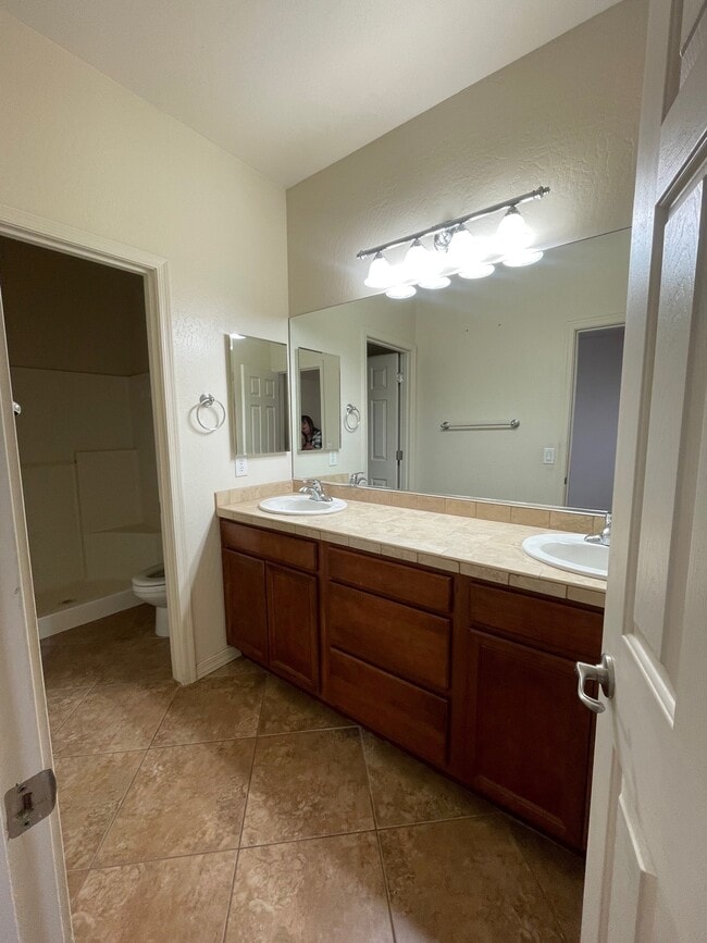 Building Photo - 1170 N Opal Dr