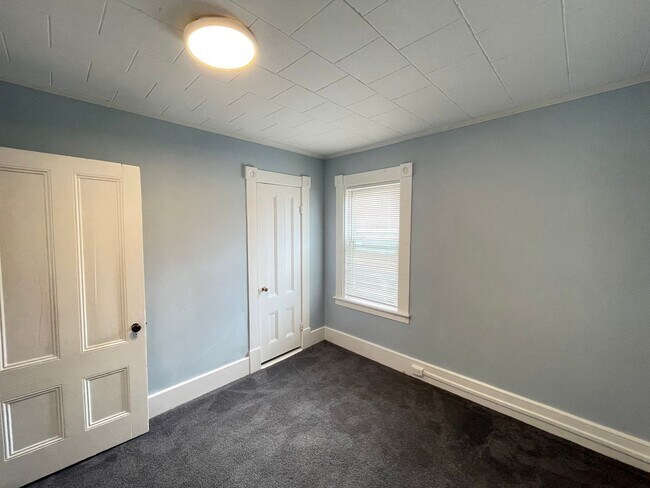 Building Photo - 139 W Hollis St