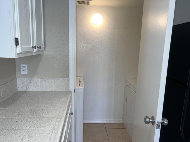 Building Photo - 7570 W Flamingo Rd