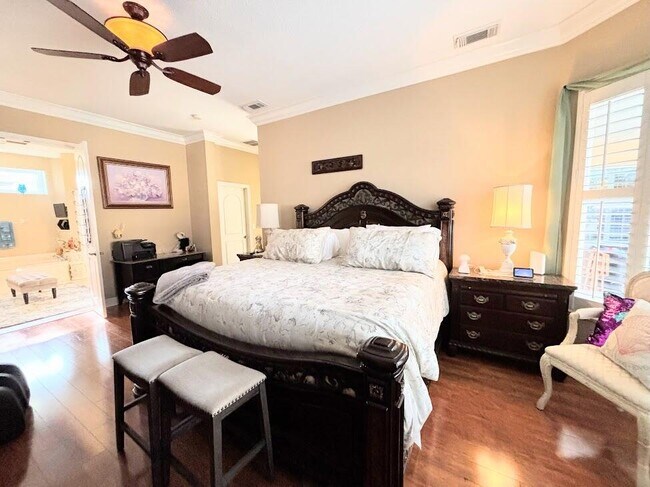 Building Photo - 885 SW Grand Reserves Blvd