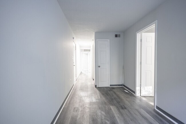 Building Photo - Amazing 3 BR/1 BA Apartment in Anacostia with 1 month free rent and 1 year of free parking!