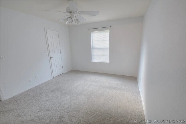 Building Photo - 5644 S Xenophon Ave