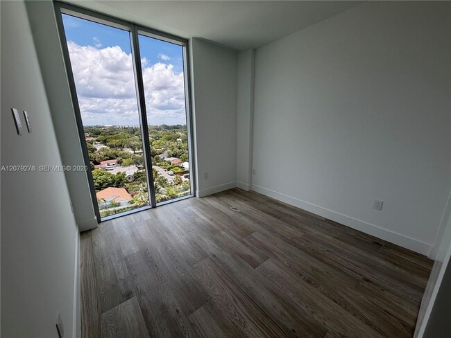 Building Photo - 4714 N Flagler Dr